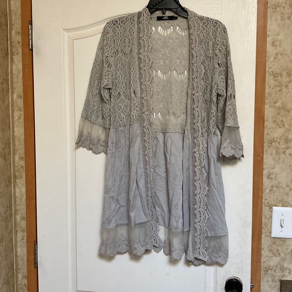 BKE Boutique sheer gray open top